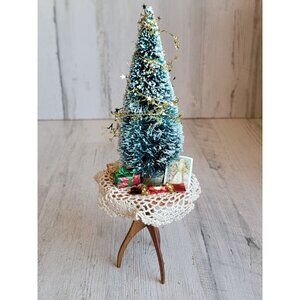 Byer's Choice xmas tree caroler accessory xmas table present vintage